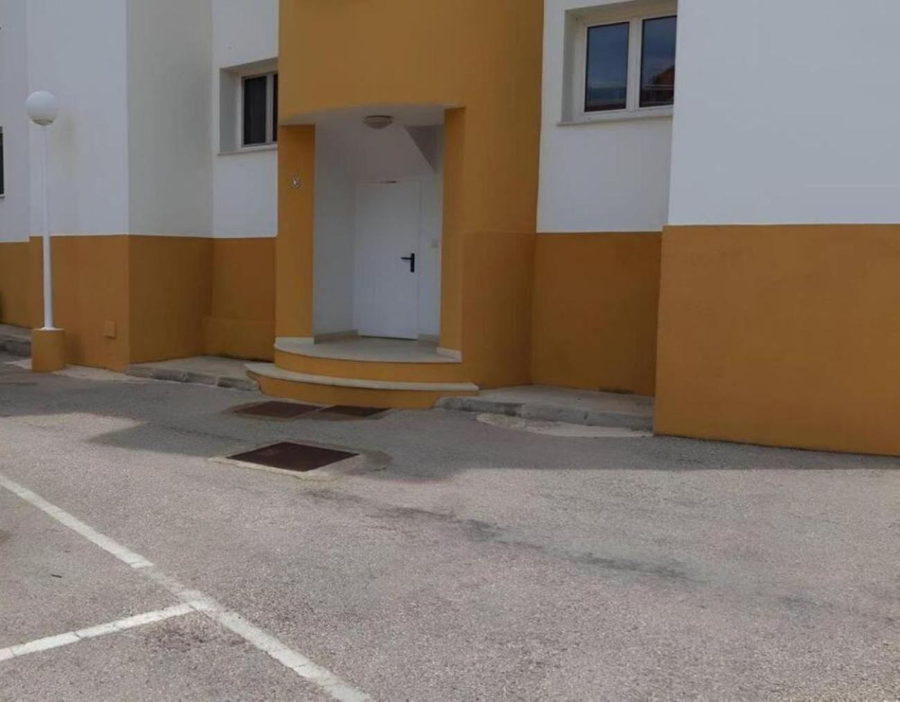 Place With Terrace And Pool Ideal For Families