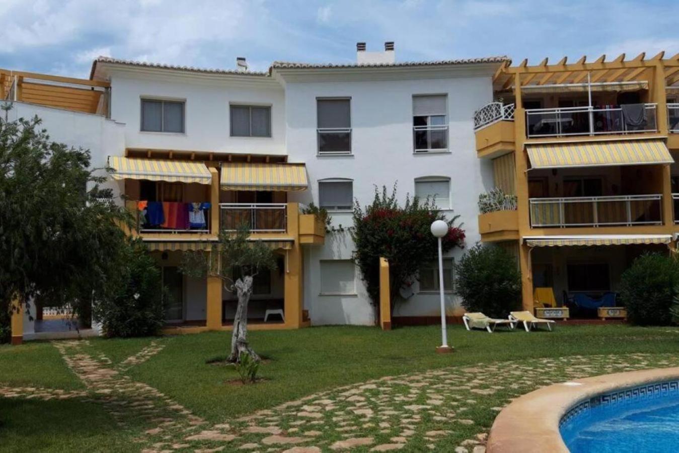 Place With Terrace And Pool Ideal For Families